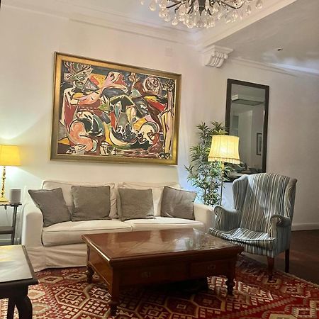 Small Stylish Room With Comfortable Queen-Size Bed In Very Large, Beautifully Decorated Shared Flat In The Historic Centre Of Málaga Exteriör bild