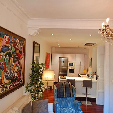 Small Stylish Room With Comfortable Queen-Size Bed In Very Large, Beautifully Decorated Shared Flat In The Historic Centre Of Málaga Exteriör bild